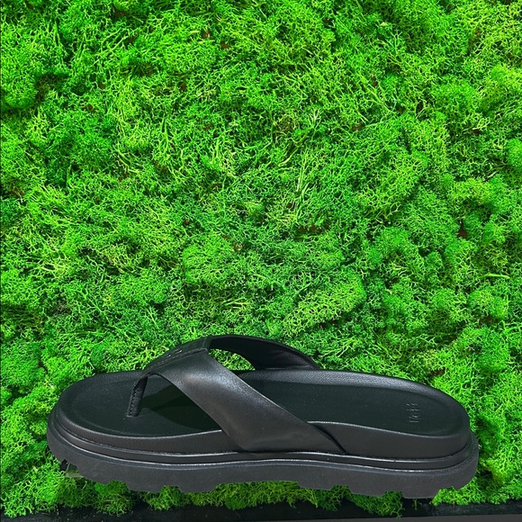 UGG Men's Capitola Leather Flip Flop - Picture 11 of 12